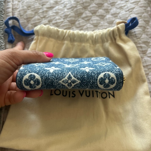 Louis vuitton denim wallet - Picture 3 of 3
